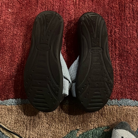 Ellen Tracy Blue Floral Sandals - Picture 6 of 7